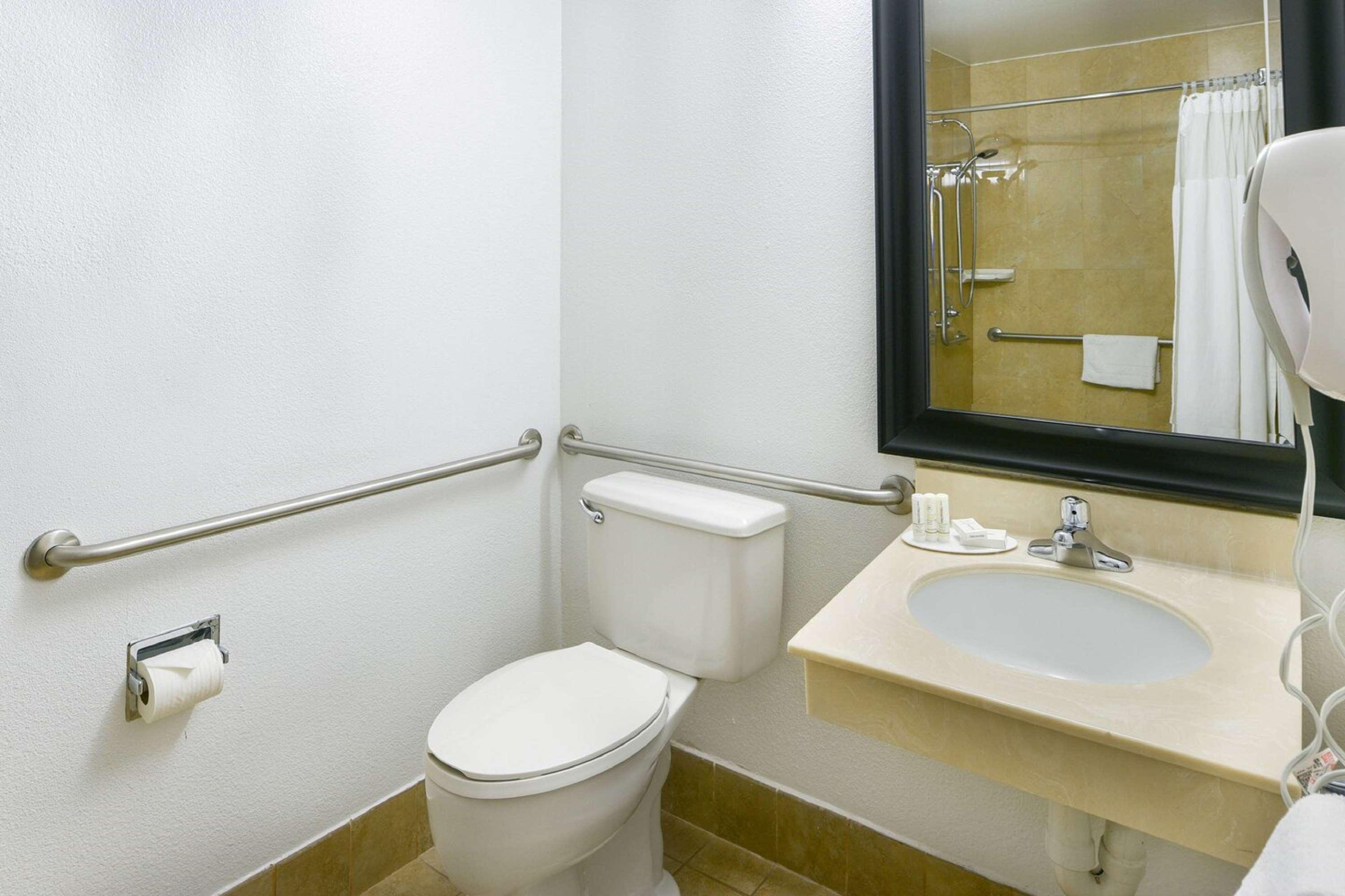Surestay Hotel By Best Western Ontario Airport Extérieur photo